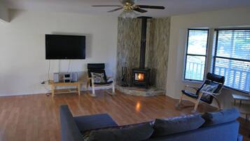 Fernseher, Kamin, Netflix, Streaming-Dienste