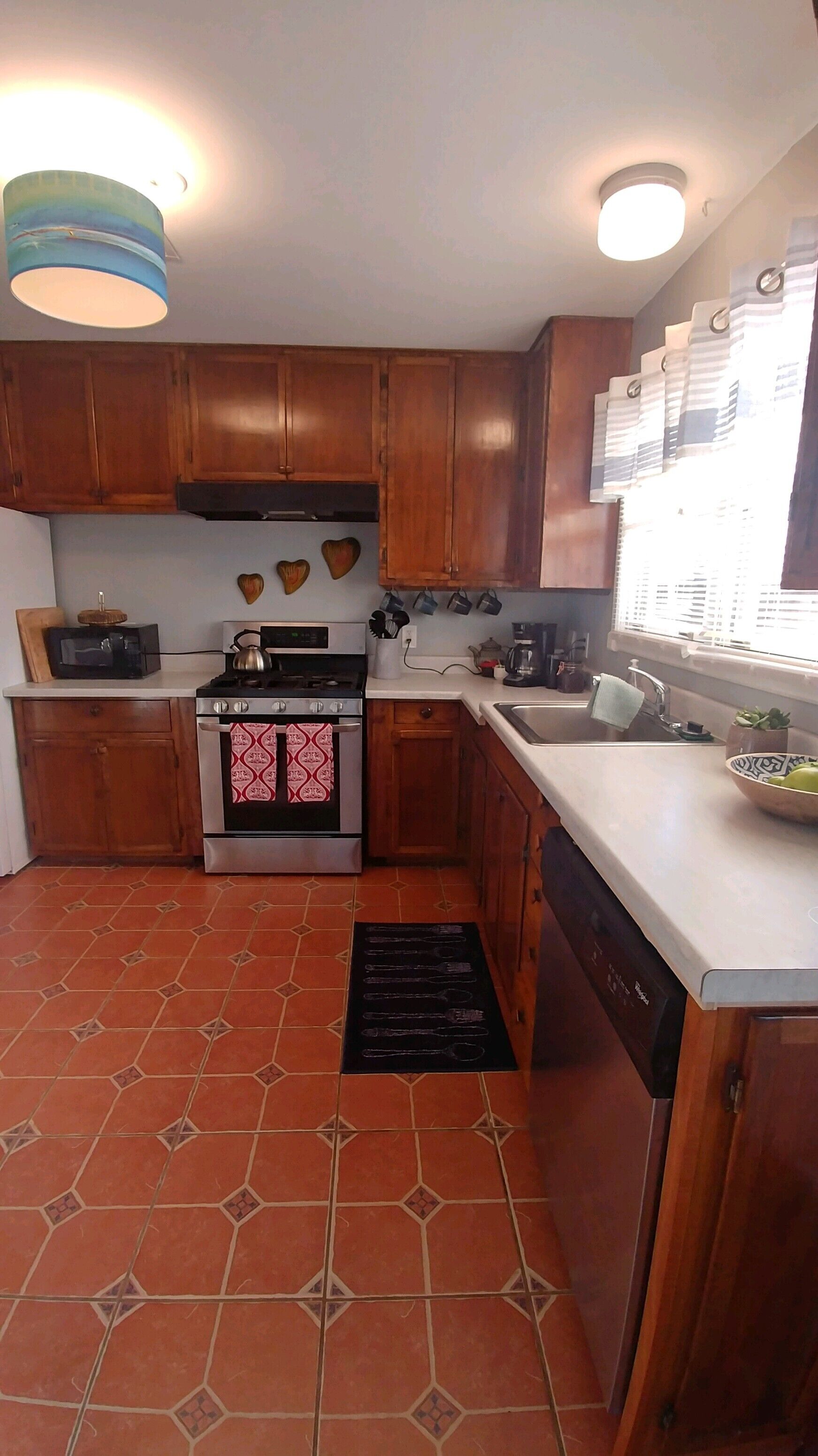 Charming Blue Bungalow Downtown Historic Montrose