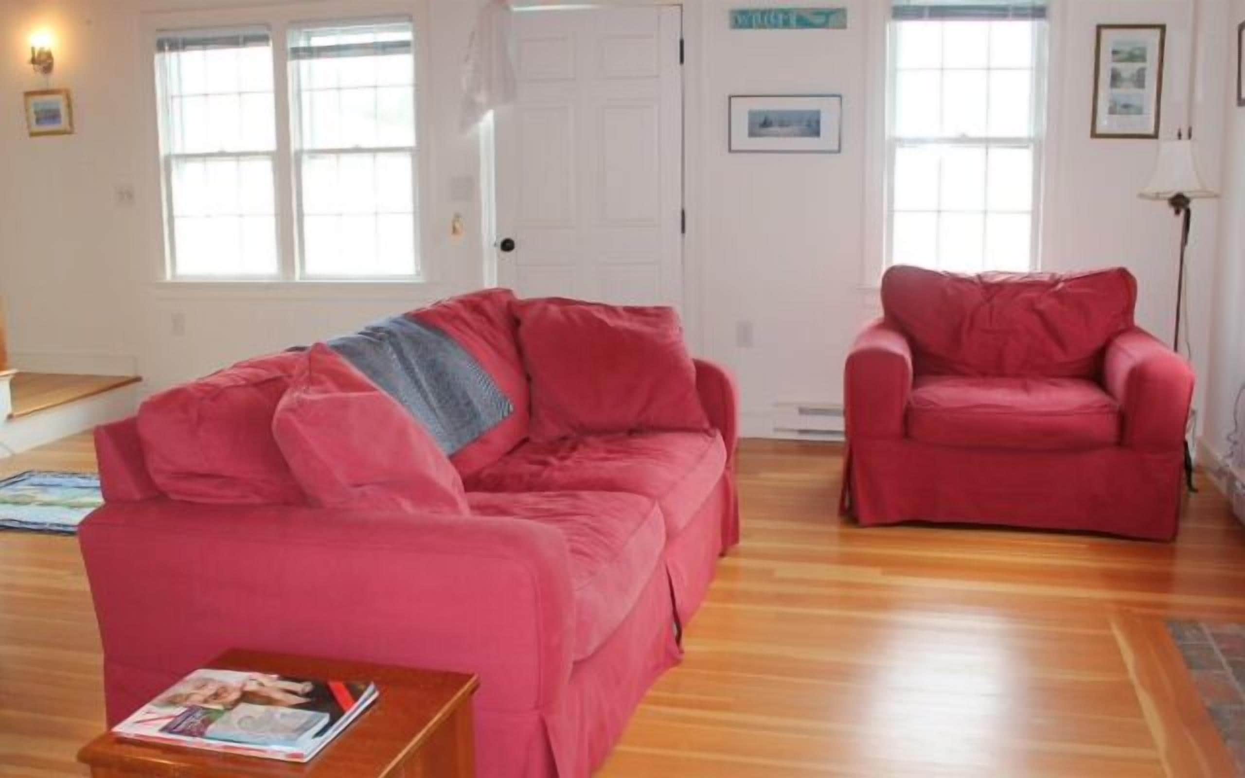 Cute and Cozy Brant Point Cottage; Short Walk to Town and Jetties Beach