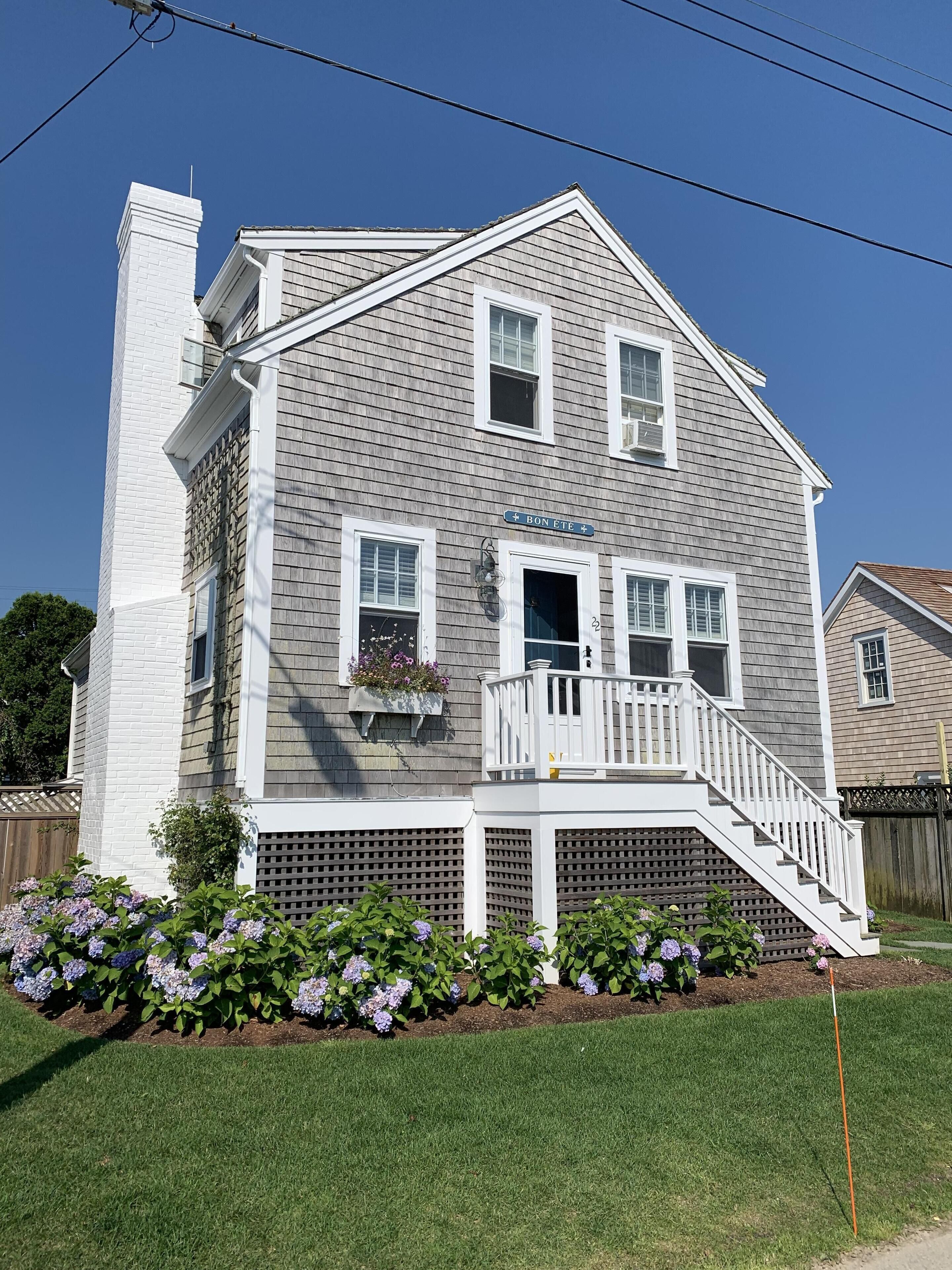 Cute and Cozy Brant Point Cottage; Short Walk to Town and Jetties Beach