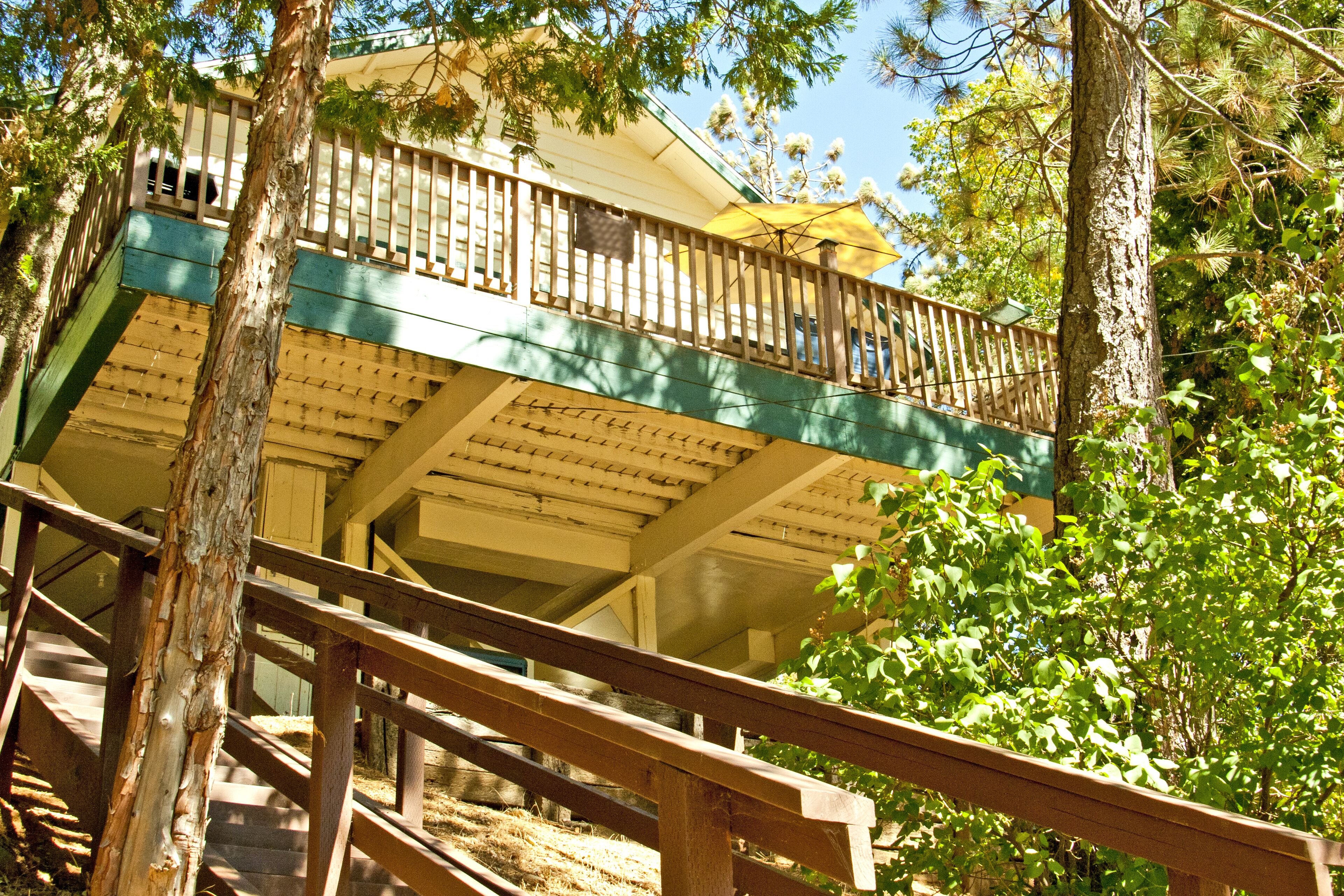 A Beautiful And Serene Lake View House