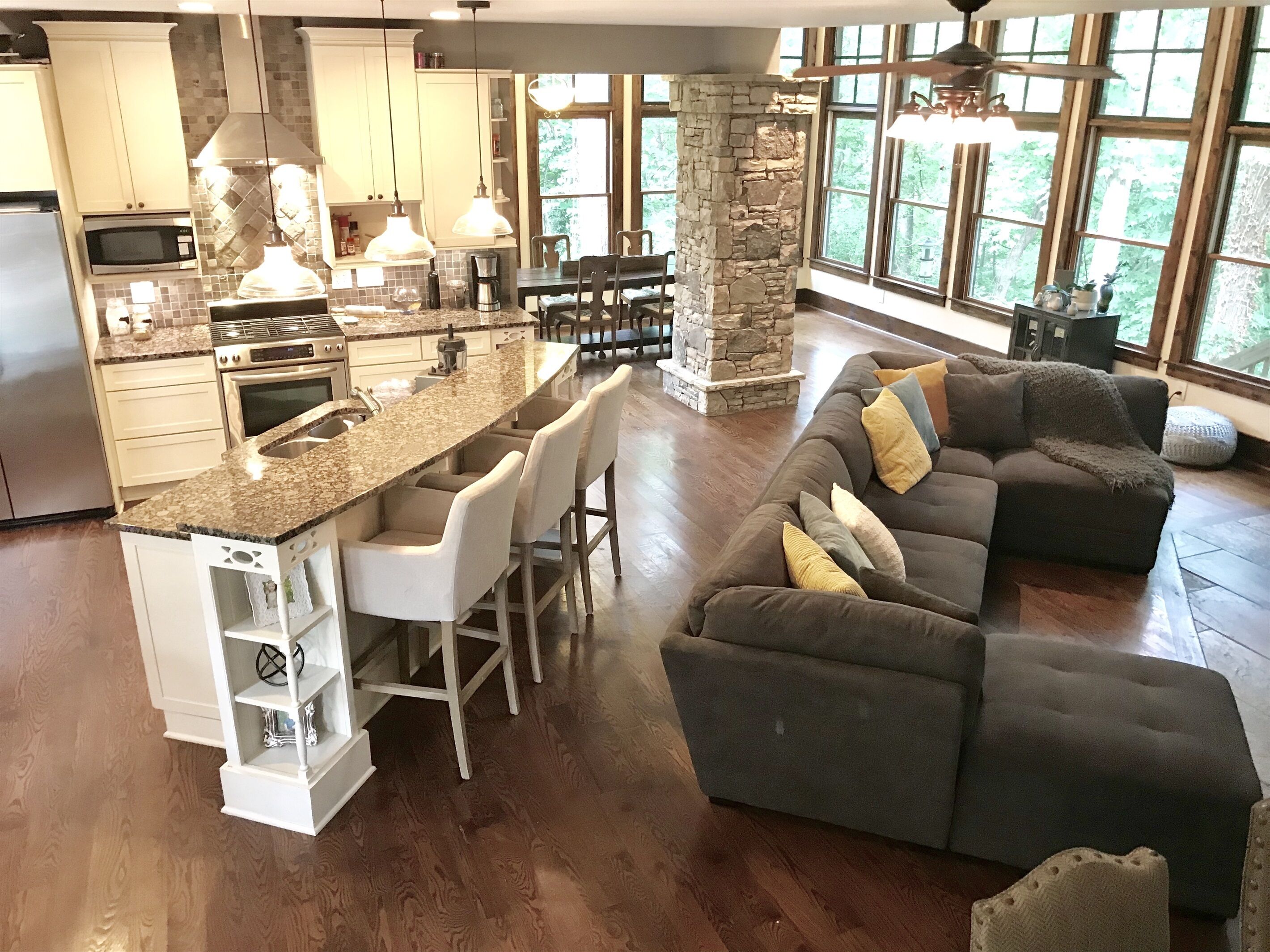 智能電視、壁爐、DVD 播放機、足球機