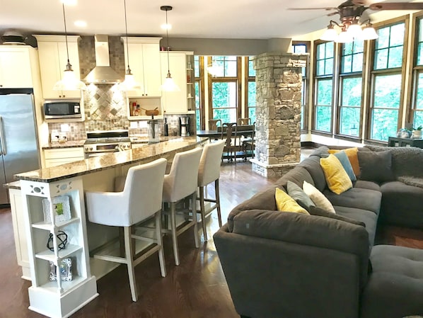 Smart-TV, Kamin, DVD-Player, Tischfußball