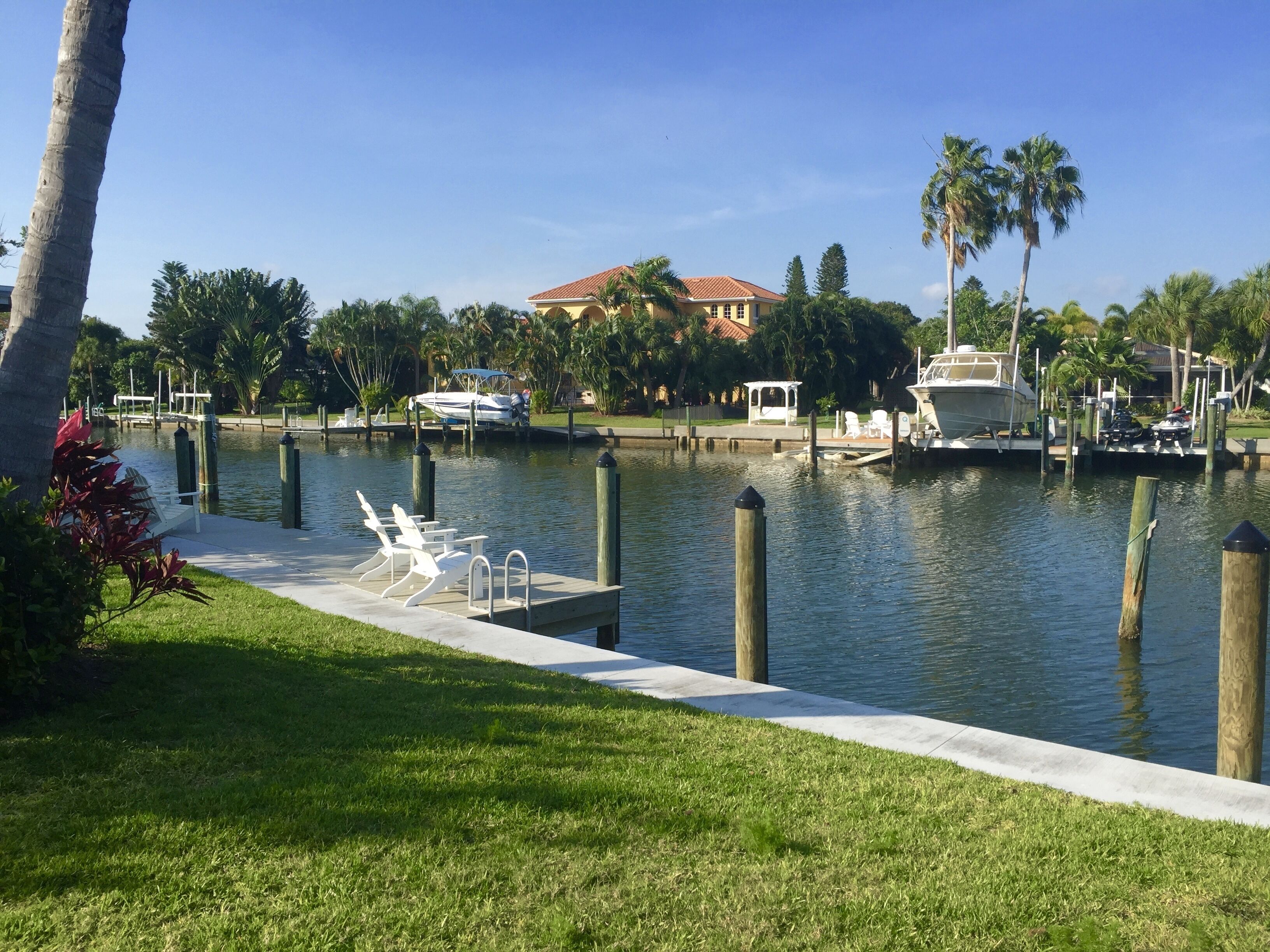 Wonderful Canal Front Condo! Bring Your Boat!UNIT 11