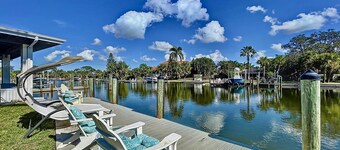 Maravilloso condominio frente al canal! Trae tu barco!