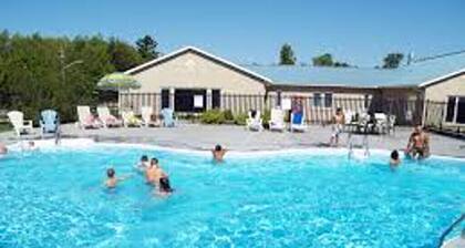 2 bedroom luxury private Cabin located in the Lakes of Wasaga Resort