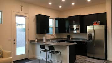 Fridge, microwave, dishwasher, coffee/tea maker