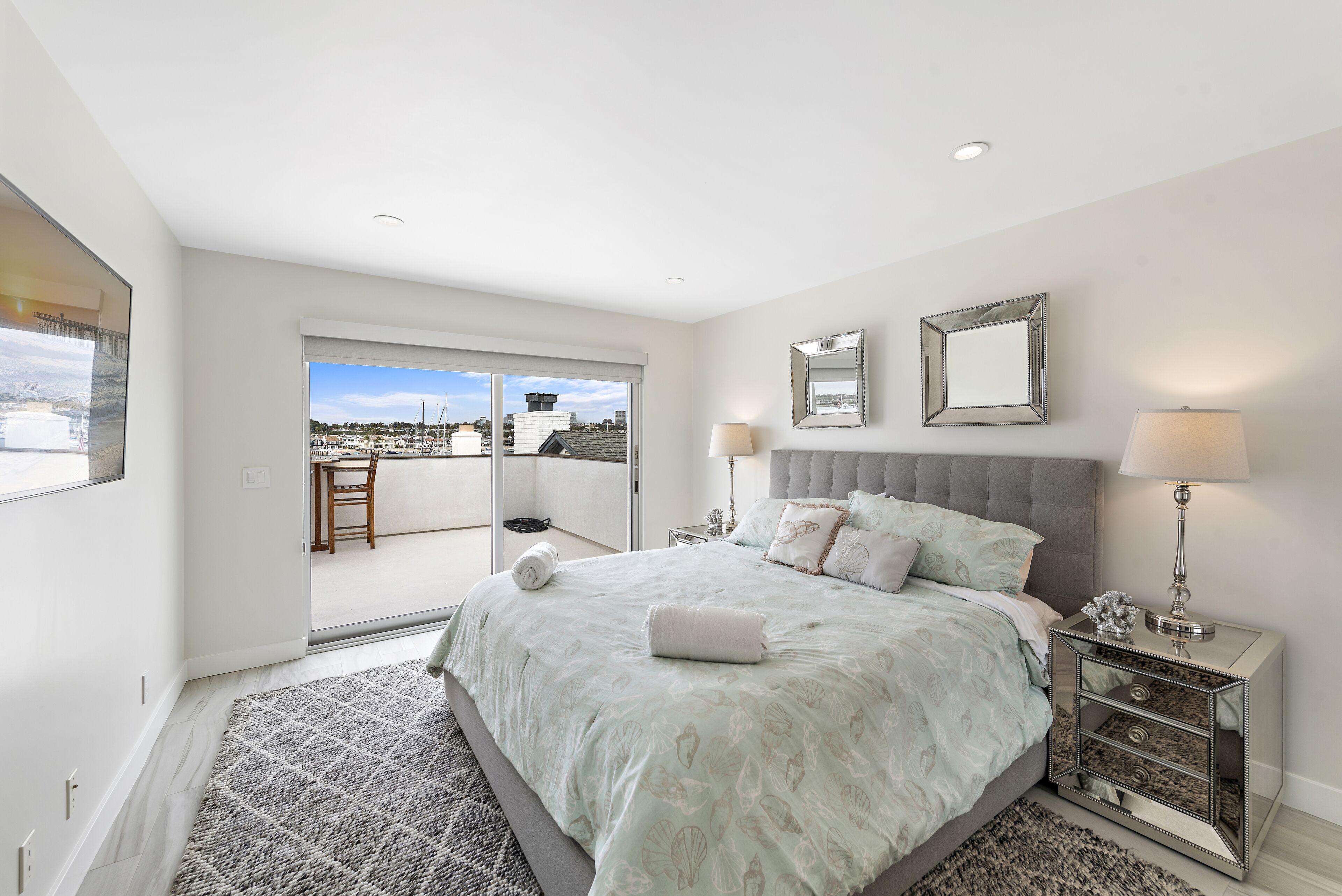 Balboa Bay View -- Steps to Beach, Pier, Restaurants, Park and Fun Zone