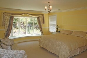 6 bedrooms, iron/ironing board, travel cot, free WiFi