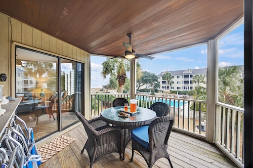 Beautiful Modern Villa with OCEAN VIEWS! Screened Porch, Pool Access!