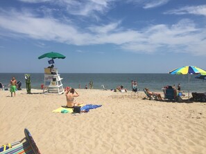 Plage à proximité, chaises longues
