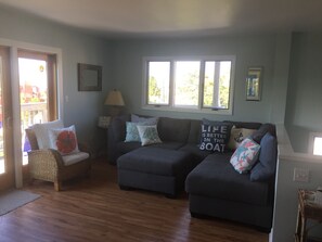 TV connectée, lecteur de DVD, livres