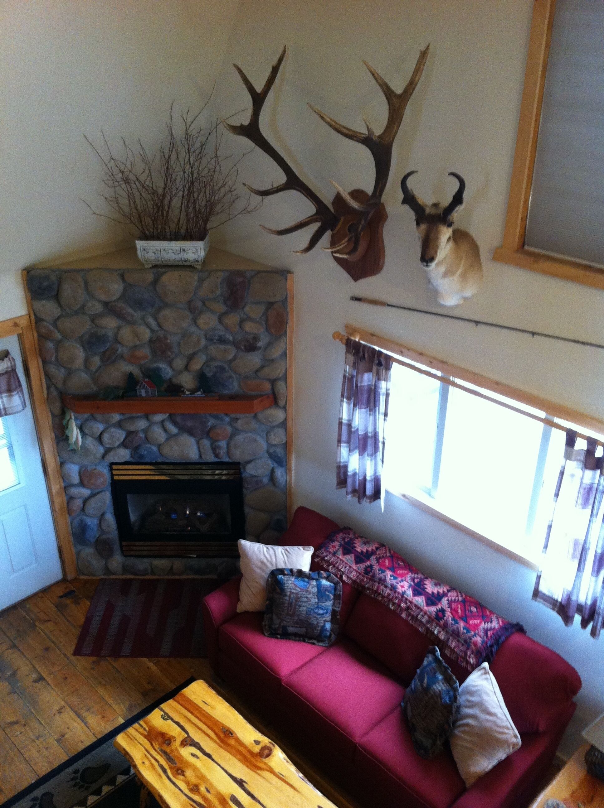 Cozy Cabin - Prime Fly Fishing, Hunting or Vacation - Very CLEAN & Comfy-Montana