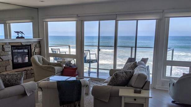 TV, fireplace - Beachfront - Awesome Ocean Views - 2 weeks or longer and save! (Oceanside)