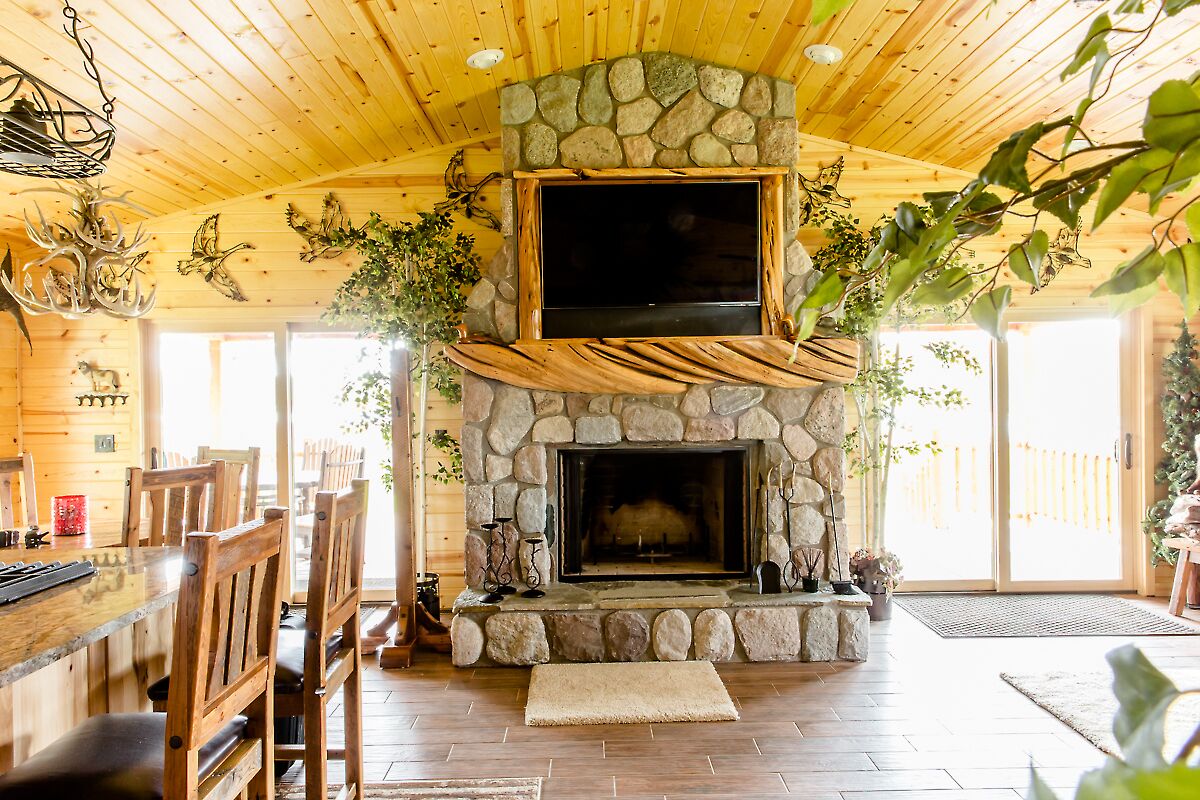 Luxury Lake Cottage at Meemo's Farm