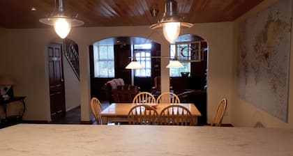 Viehättävä Perfect Location Row House -hotelli Killarney Town Centerissä