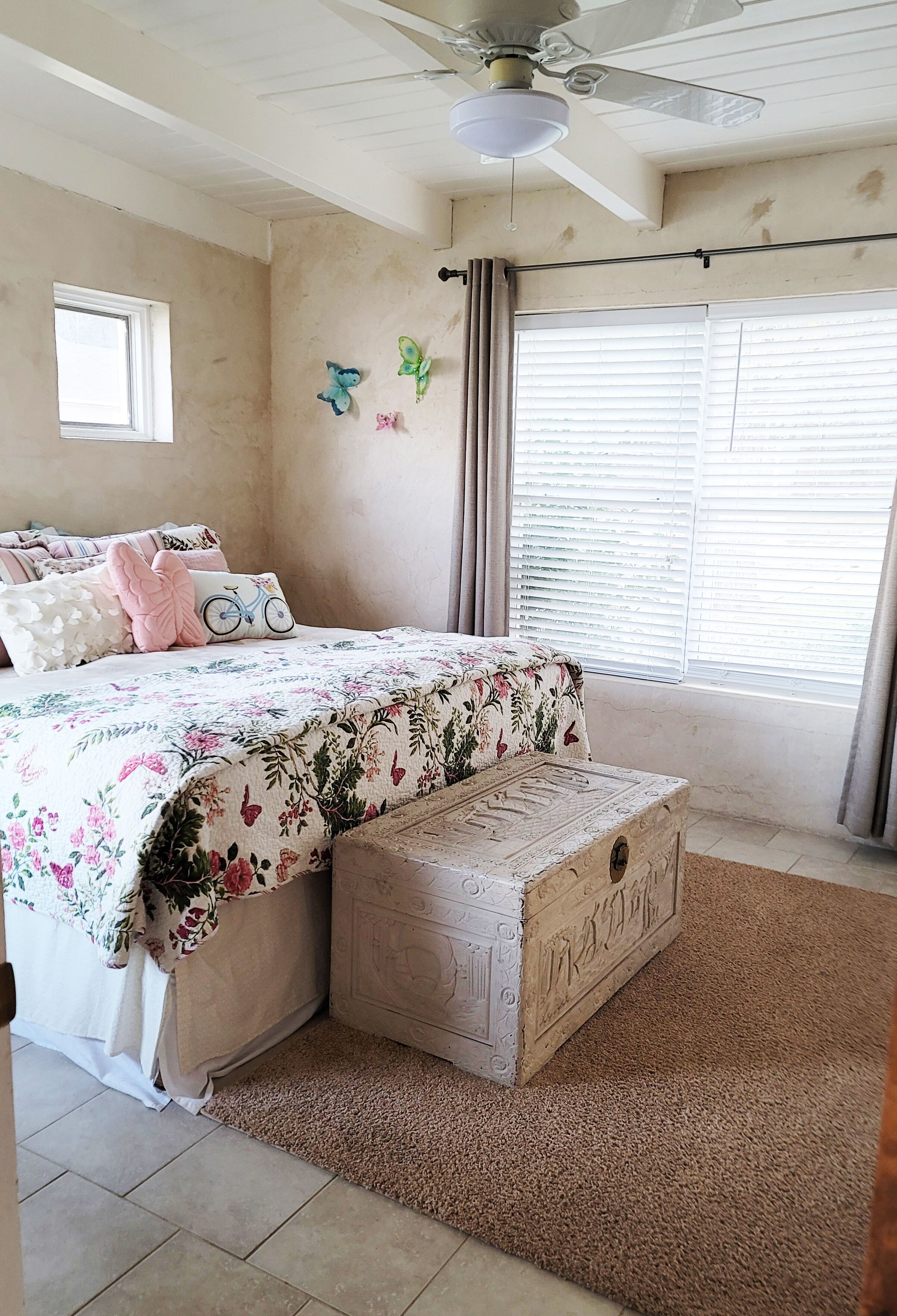 Surrounded by water... Flat lot...with a Beach