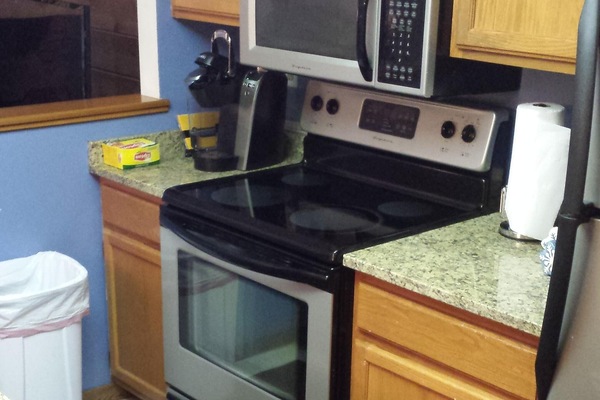 Geladeira, micro-ondas, fogão, cooktop