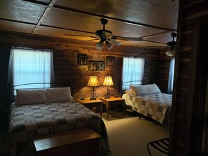 2 bedrooms, desk, free WiFi, bed sheets - Beautiful Log Cabin. Sleeps 2-8. Reds Landing boat ramp .5 mi away. A+ fishing. (Norfork)