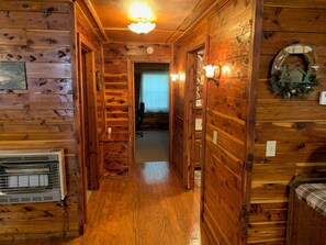 Interior - Beautiful Log Cabin. Sleeps 2-8. Reds Landing boat ramp .5 mi away. A+ fishing. (Norfork)