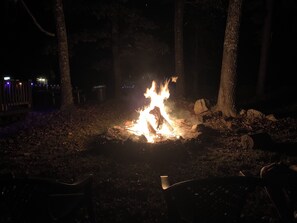 Property grounds - Beautiful Log Cabin. Sleeps 2-8. Reds Landing boat ramp .5 mi away. A+ fishing. (Norfork)