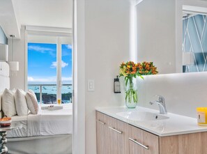 1 bedroom, iron/ironing board, travel cot, WiFi - MVR - Live Like Royalty Above Biscayne Bay (Miami)