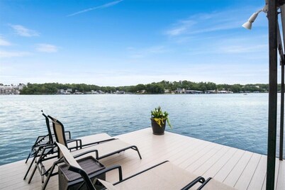 SUPER CLEAN! private dock & lrg outdoor living w/ bar - big cove w kayak & SUP