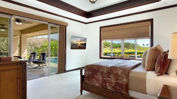 3 bedrooms, desk, iron/ironing board, travel crib