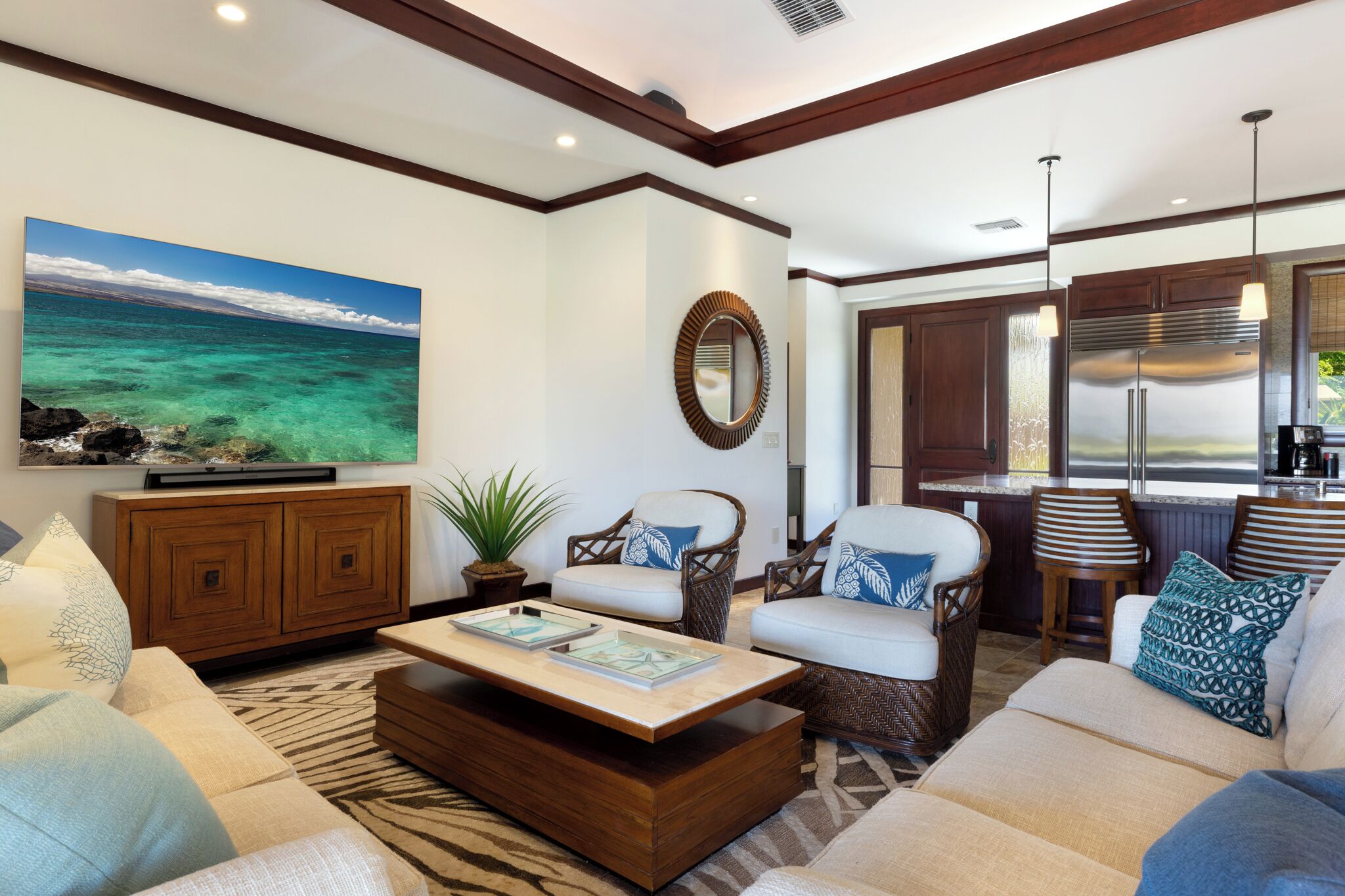 Een smart-tv, boeken, een muziekbibliotheek en een filmbibliotheek