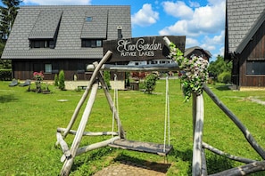 A wooden swing set with a sign that reads "Etno Garden Plitvice Lakes". - Deluxe suite in the middle of Plitvice lakes (Plitvice lakes)