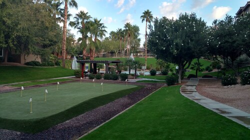 Gated One Bedroom Resort Style Condo near ASU, the Zoo, Golf, Botanical Gardens