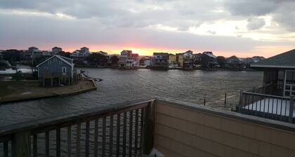 Family Friendly Canal Front Beach Home--Pet Friendly/Rec room/New Hot Tub