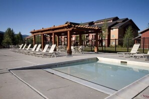 Piscina interna, piscina externa