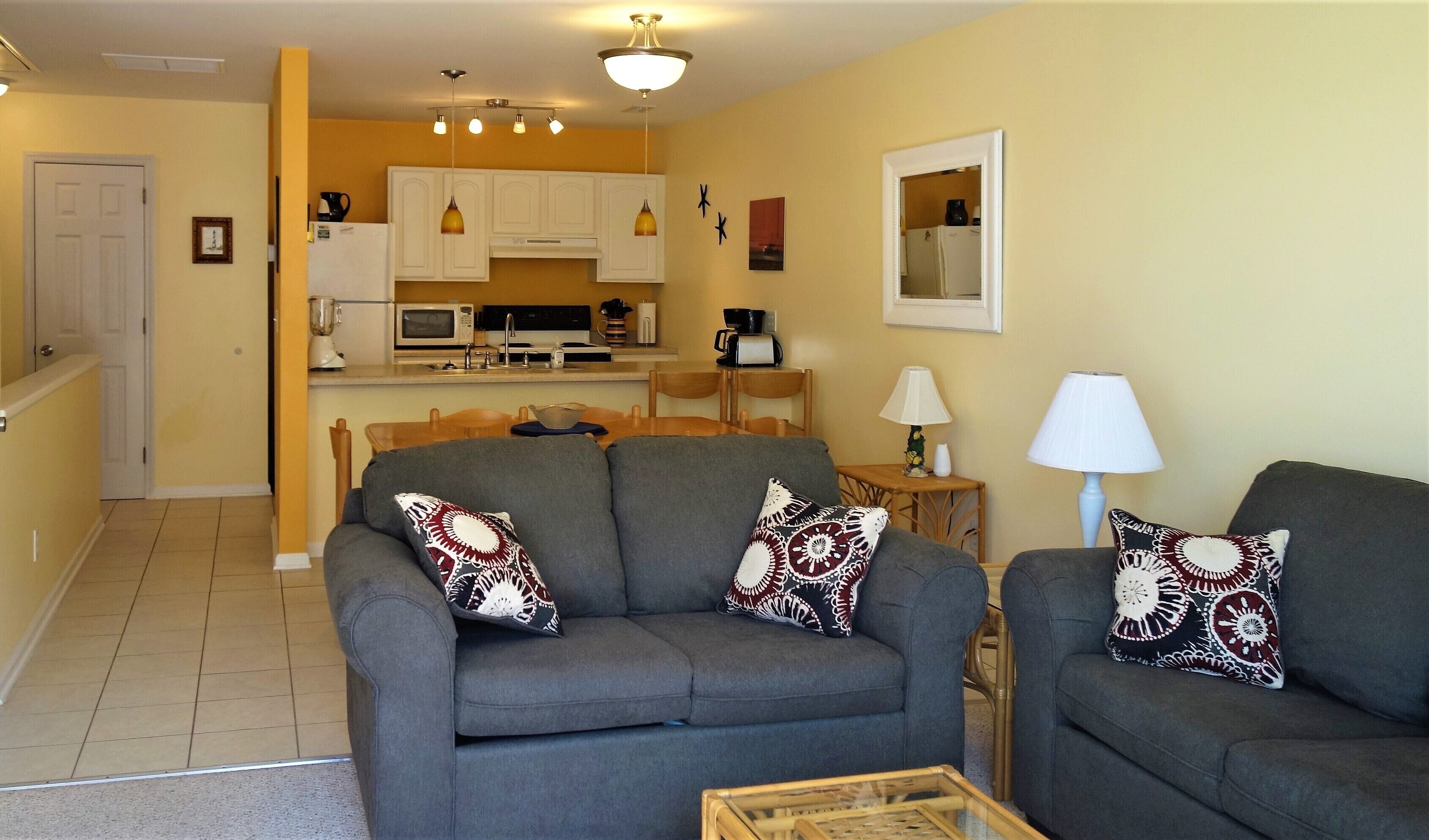 BEAUTIFUL  TOWNHOME JUST STEPS FROM THE BEACH WAITING FOR YOU