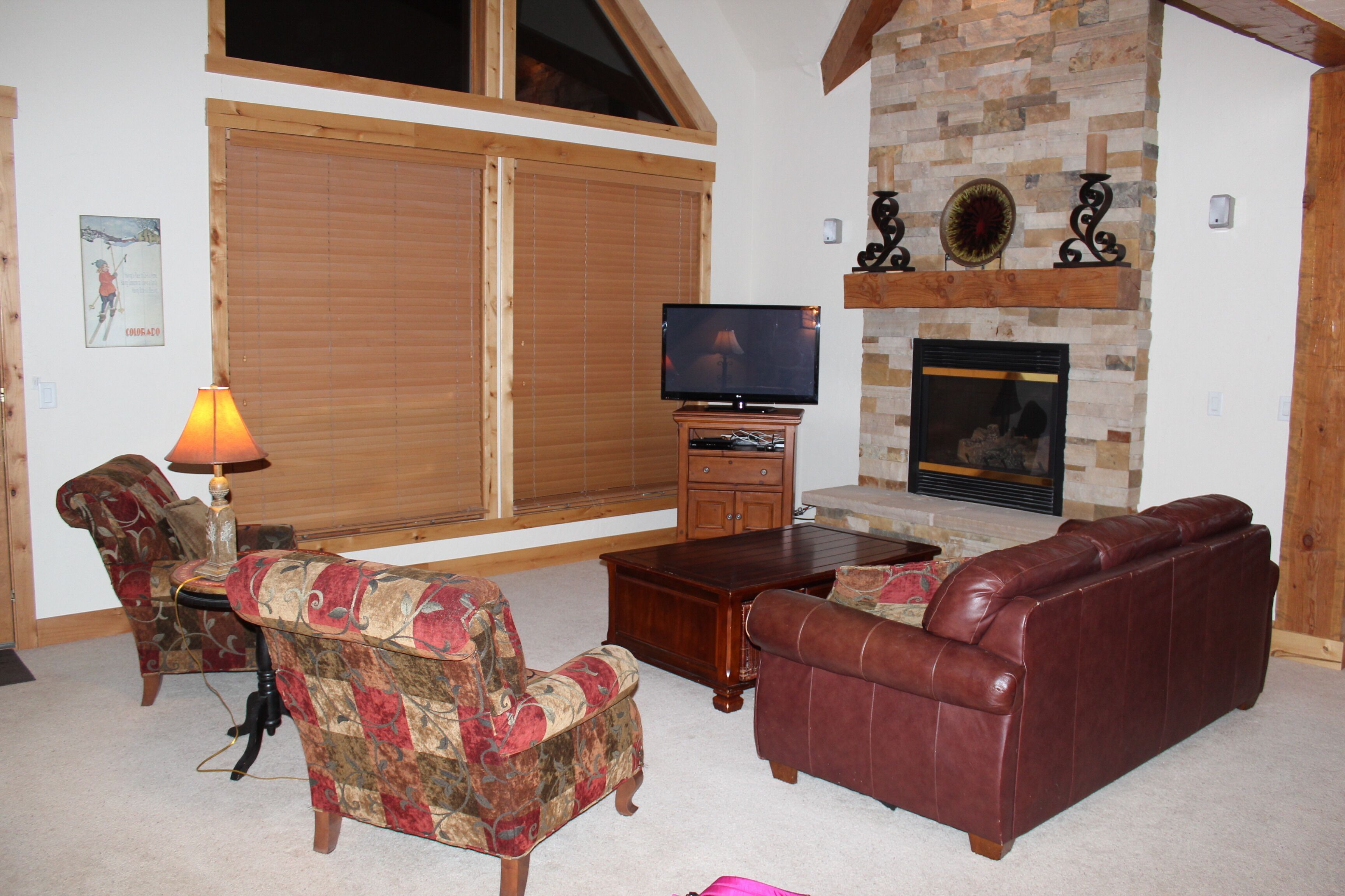 Luxury 4 Bdrm Antlers At Lakota, Private Hot Tub, Walk or Shuttle to Ski!!
