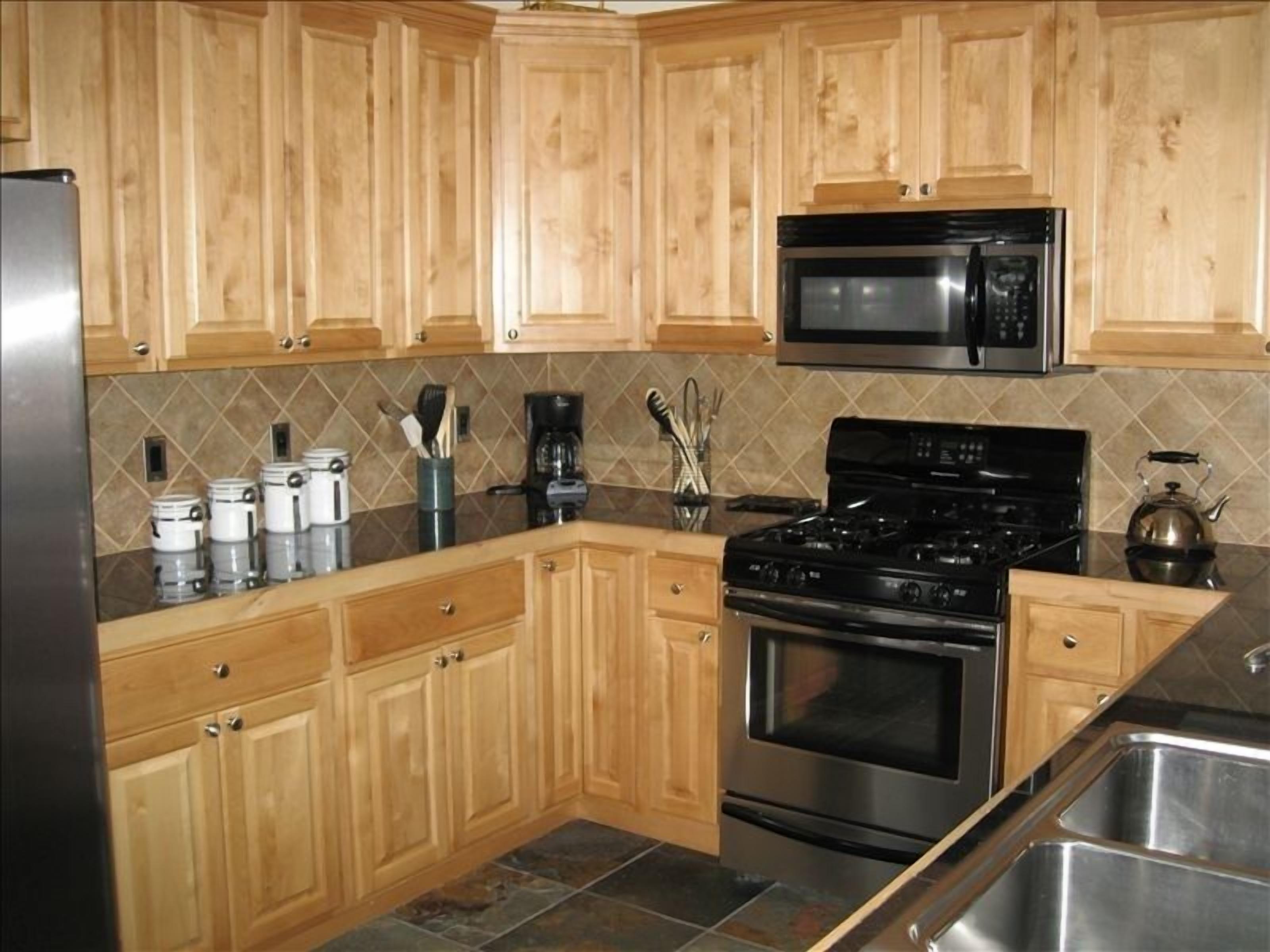 Luxury 4 Bdrm Antlers At Lakota, Private Hot Tub, Walk or Shuttle to Ski!!