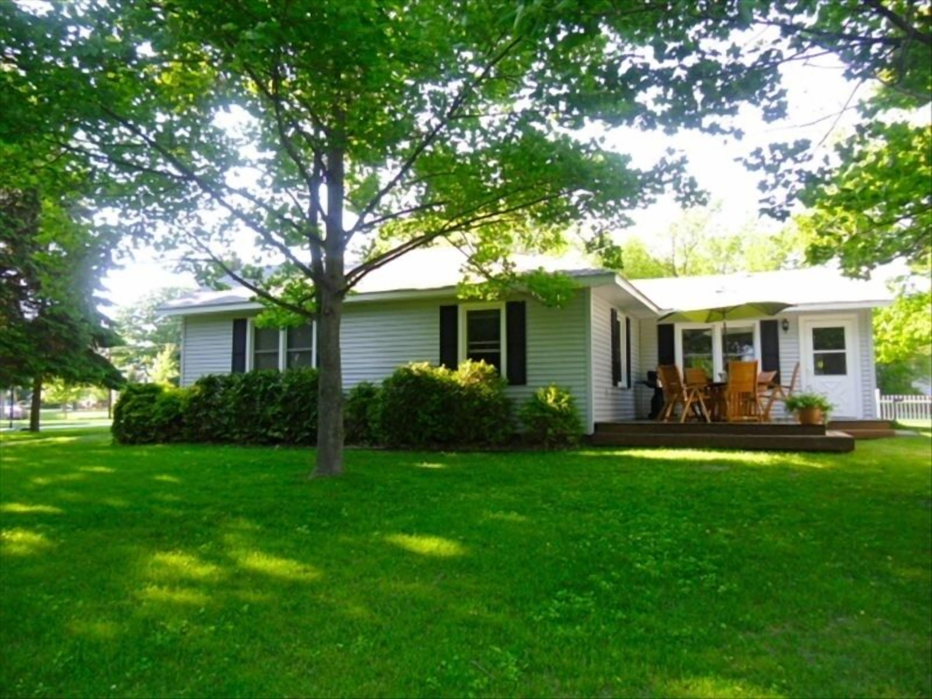 2 blocks to beach,  15 min walk downtown , 2 night min