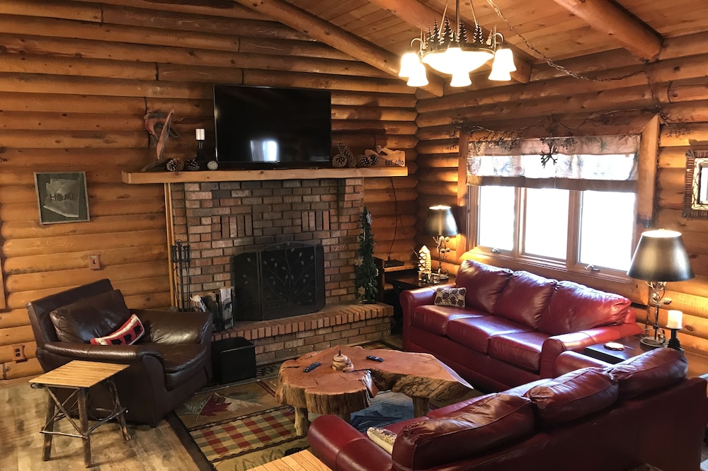Fall colors and cooler temperatures await. Relax in this cozy LOG cabin.