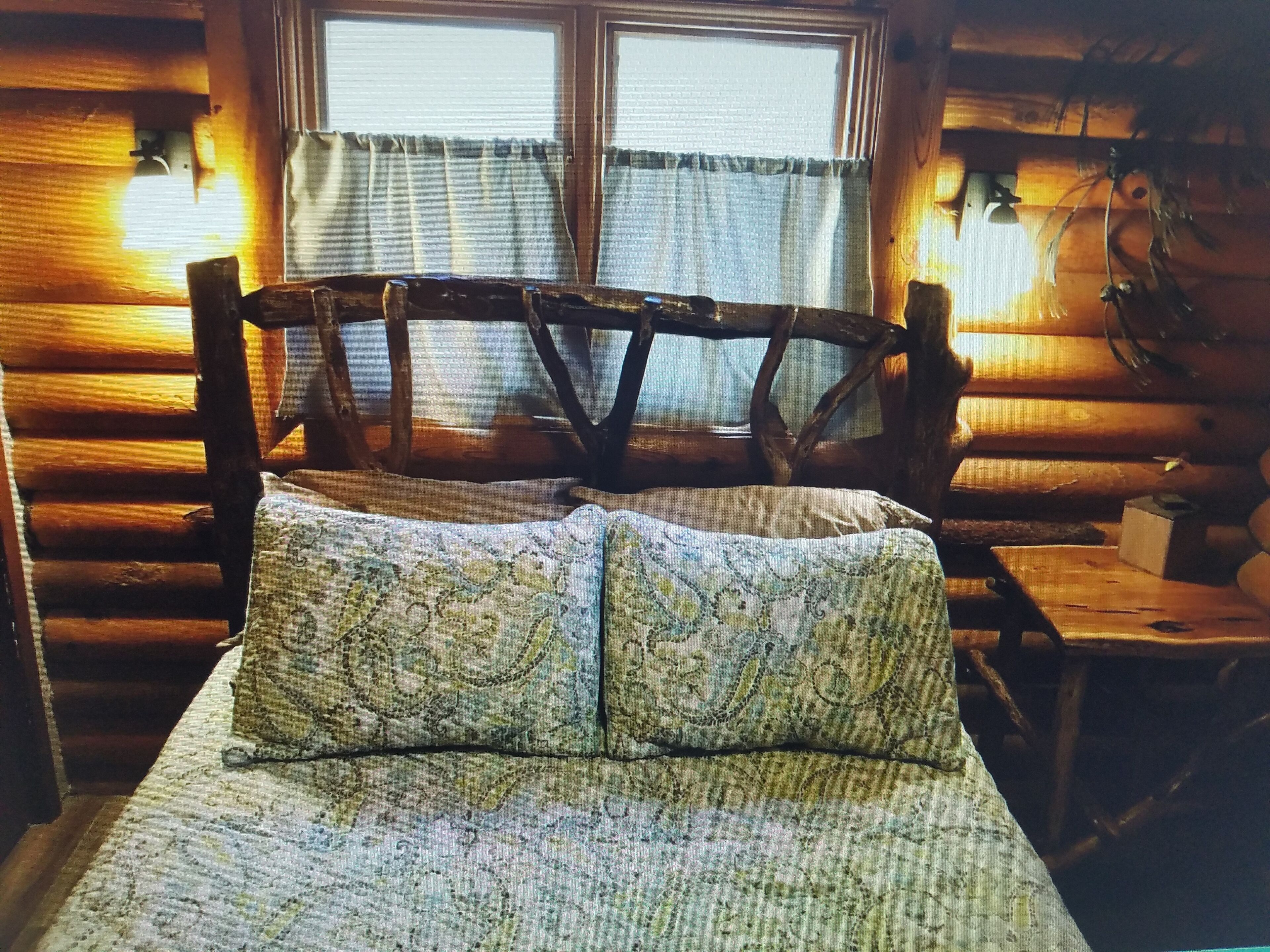 Fall colors and cooler temperatures await. Relax in this cozy LOG cabin.
