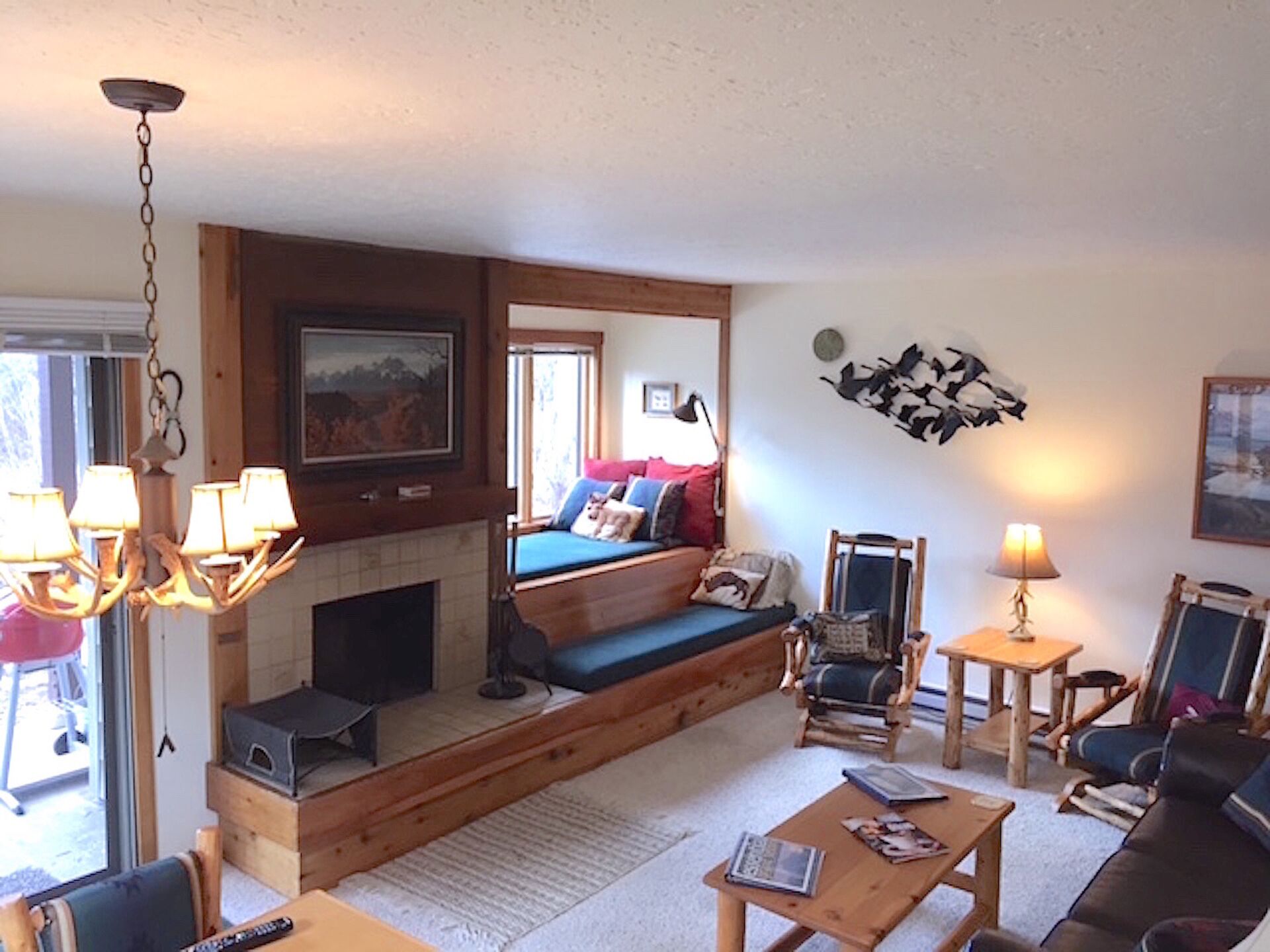 Majestic Views, Peaceful Setting! 



