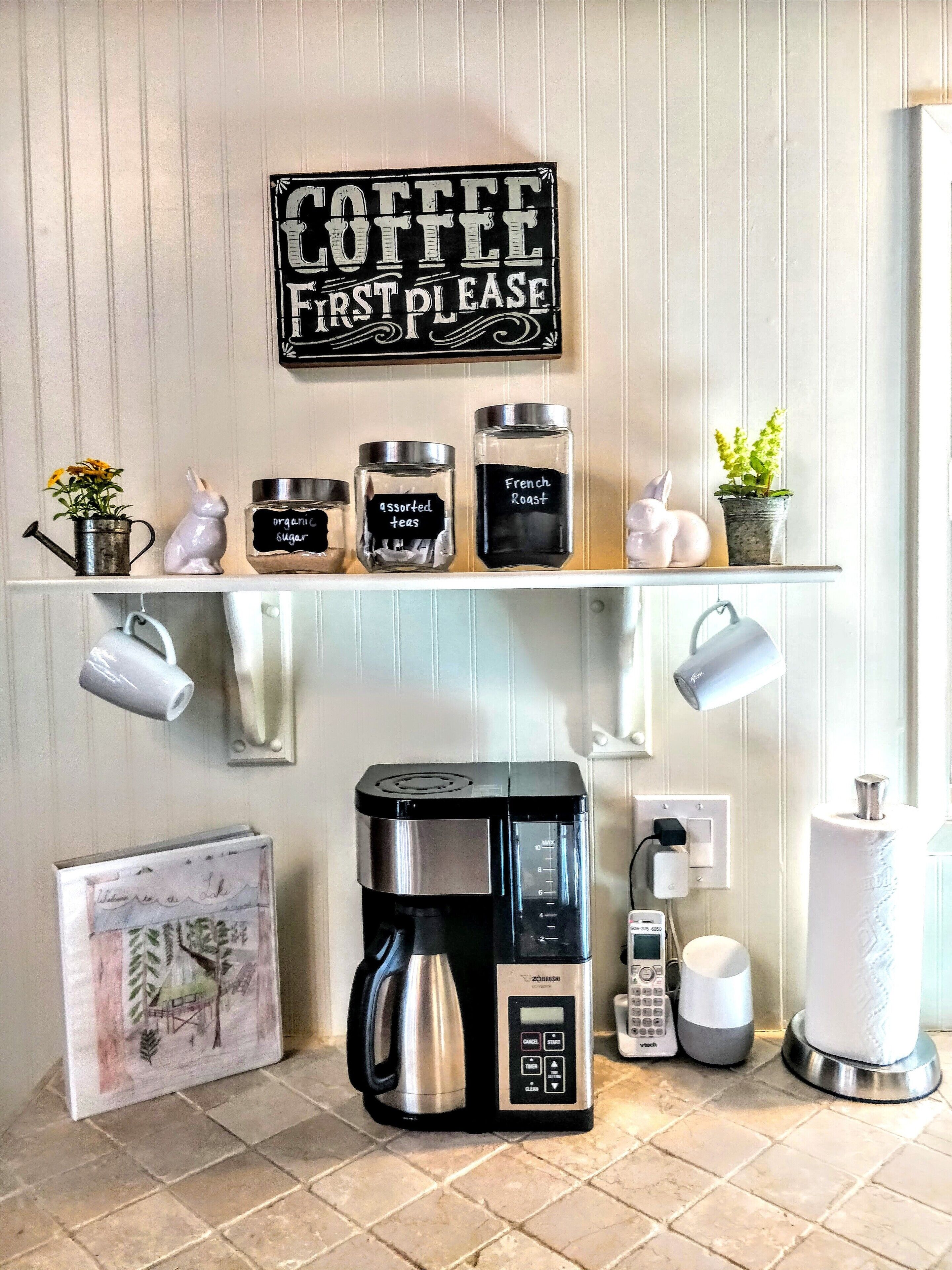 Serene mountain retreat! Come relax in our quiet, cozy cabin surrounded by trees