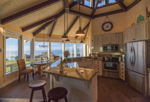 Unique Coastal 3-Hexagon home right on the Pacific Ocean with Wi-Fi!