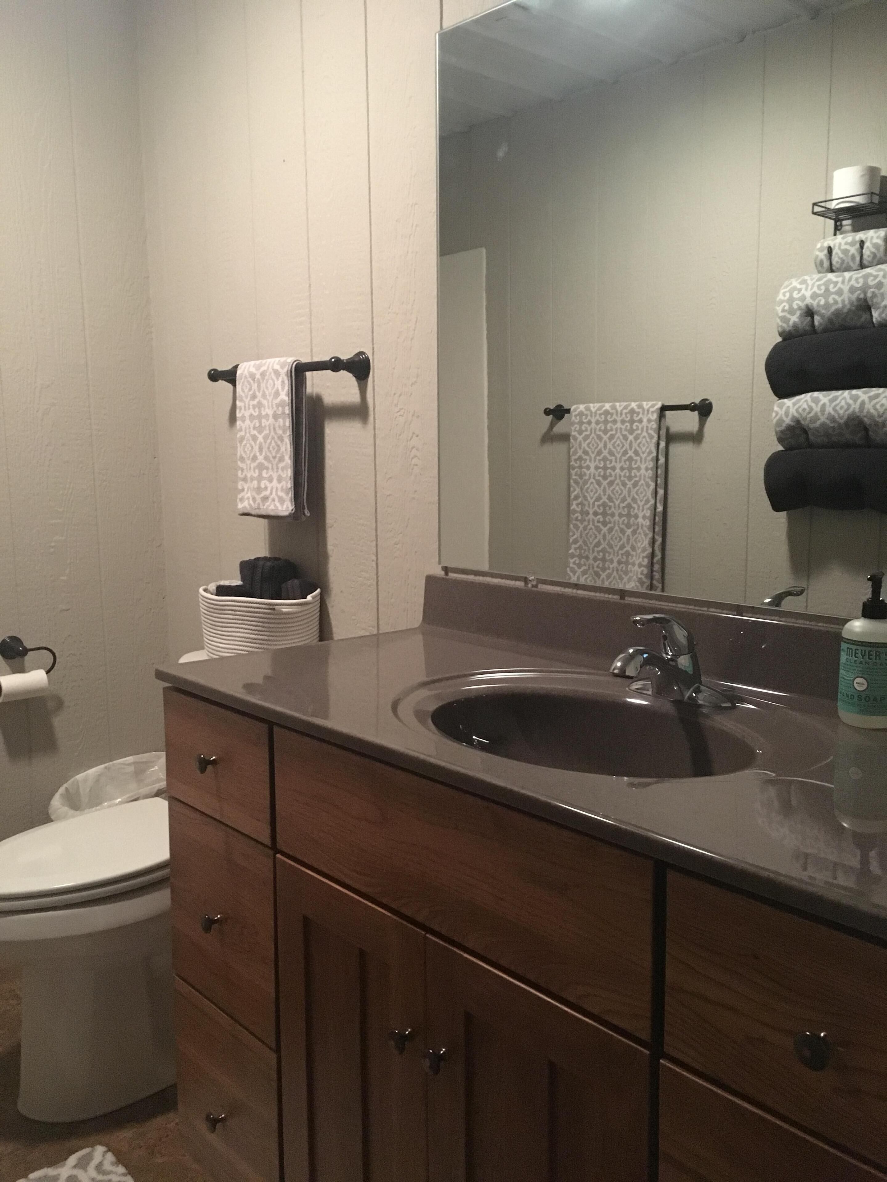 Perfect lodging for fishermen, hunters and family gatherings! Sleeping for 12.