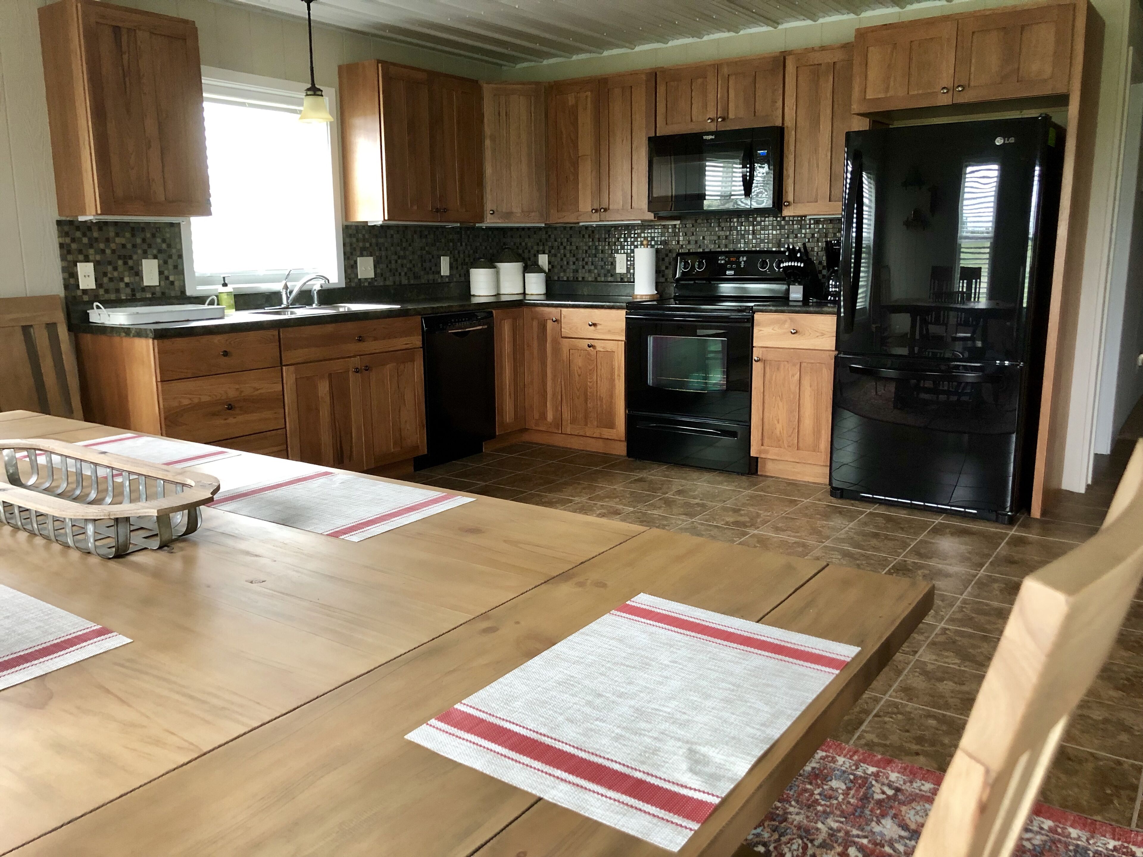 Perfect lodging for fishermen, hunters and family gatherings! Sleeping for 12.