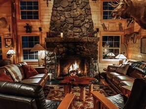 Interior -  Thanksgiving open!! Discount!  On 2 creeks, wood burning fireplc, log gazebo. (Rhododendron)