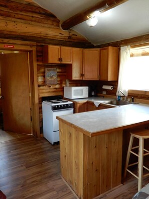 Private kitchen - Unique, Rustic Cabins on Hoback River (Bondurant)