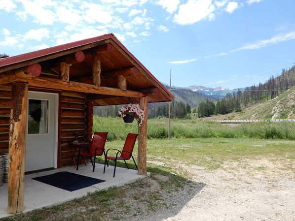 Property grounds - Unique, Rustic Cabins on Hoback River (Bondurant)
