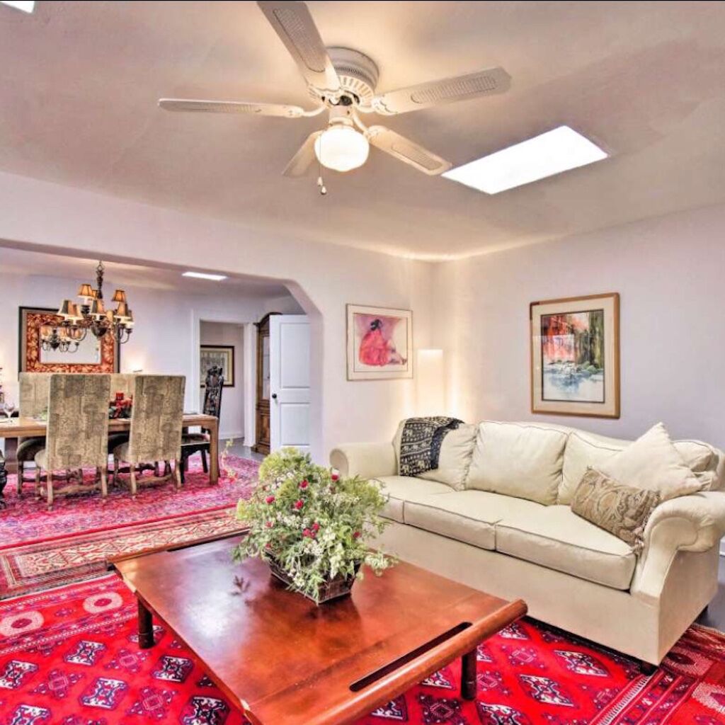 Perfect downtown location in historic district- 9.5 walk score!