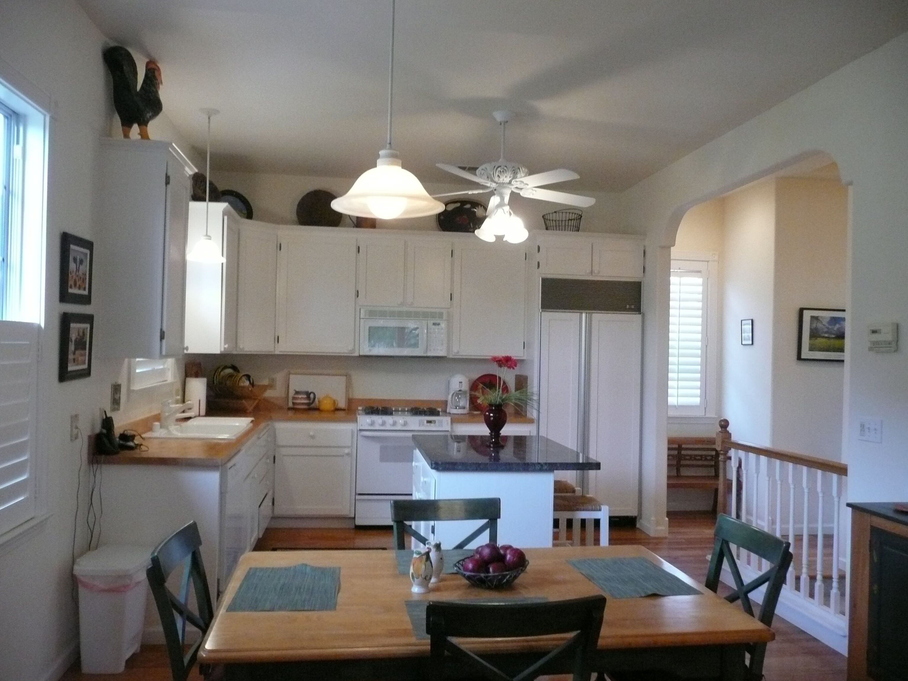 Just 5 Minutes Walk To Main Street St. Helena & Vineyards - Classic Victoriana