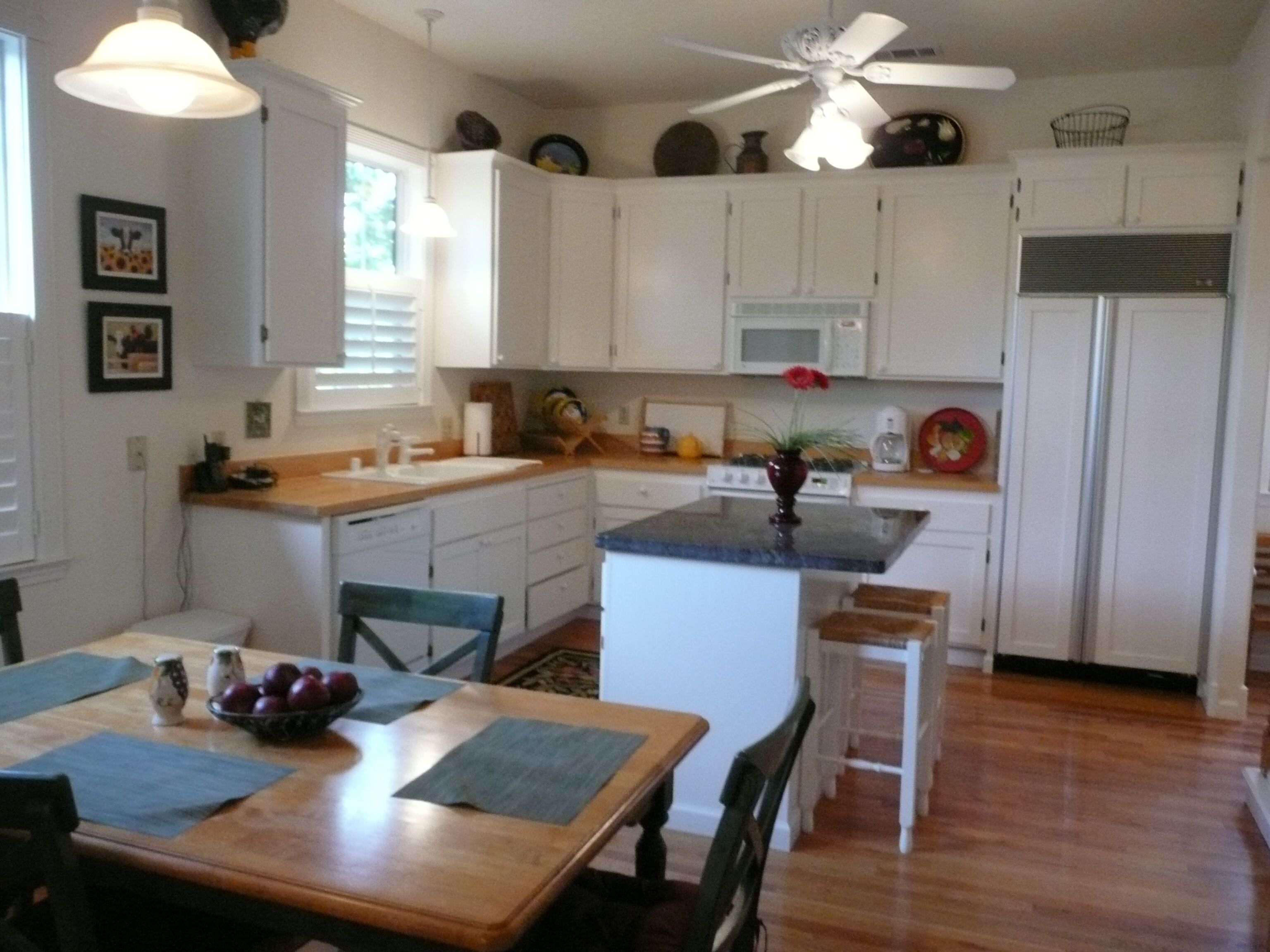 Just 5 Minutes Walk To Main Street St. Helena & Vineyards - Classic Victoriana